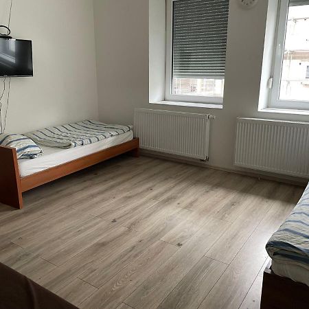 Monteur-Apartment Am Bahnhof Muhlheim am Main Exteriör bild