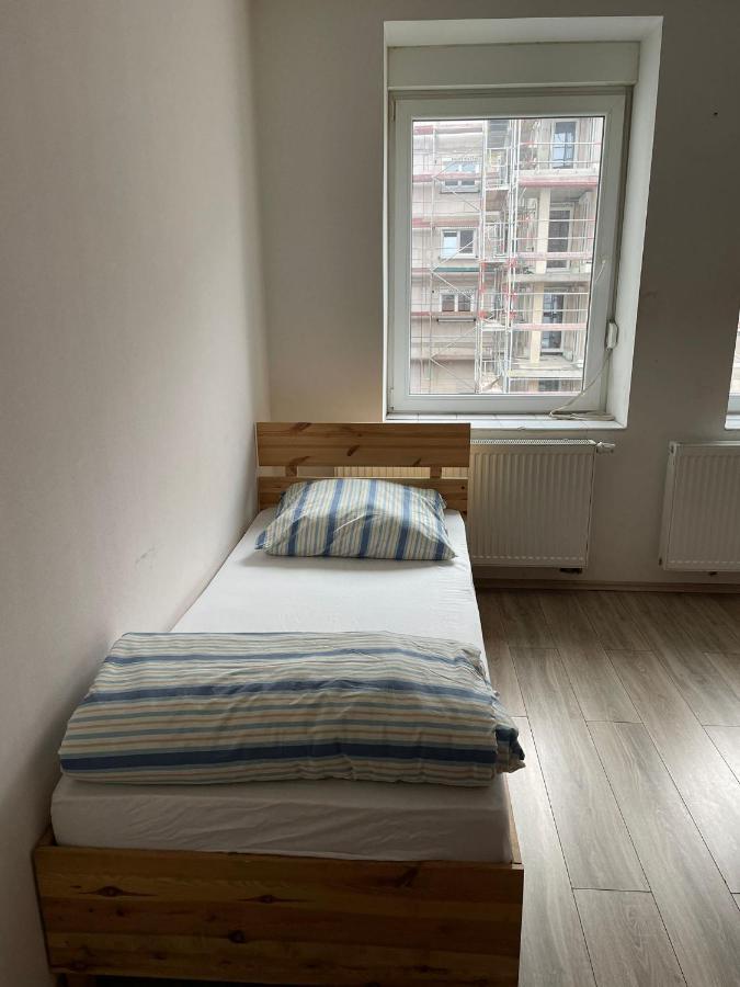Monteur-Apartment Am Bahnhof Muhlheim am Main Exteriör bild